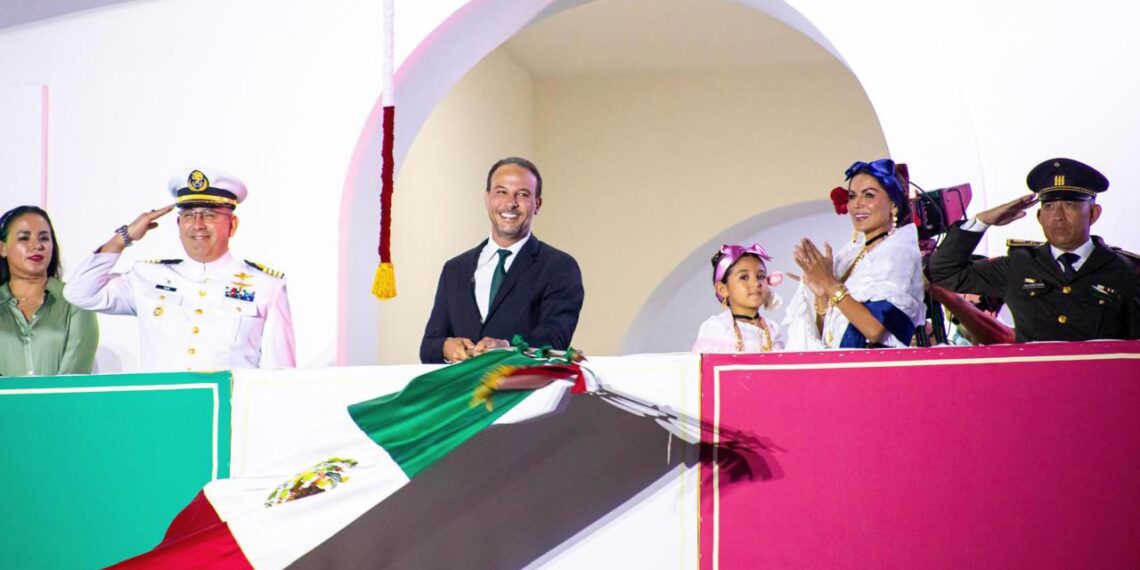 Conmemora Alcalde JM Unánue el 215 aniversario del Grito de Independencia