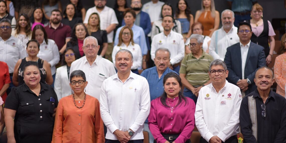 Celebra diputado 45 aniversario de la Universidad Pedagógica Veracruzana