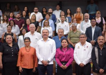 Celebra diputado 45 aniversario de la Universidad Pedagógica Veracruzana