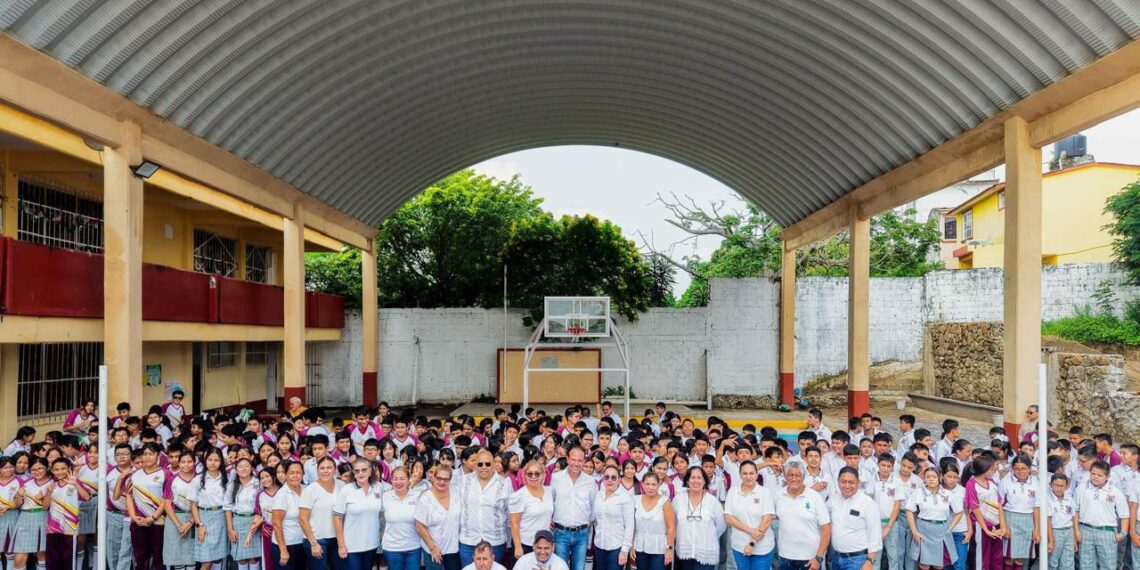 Entrega Alcalde JM Unánue cancha rehabilitada a la Secundaria General 6 Belisario Domínguez