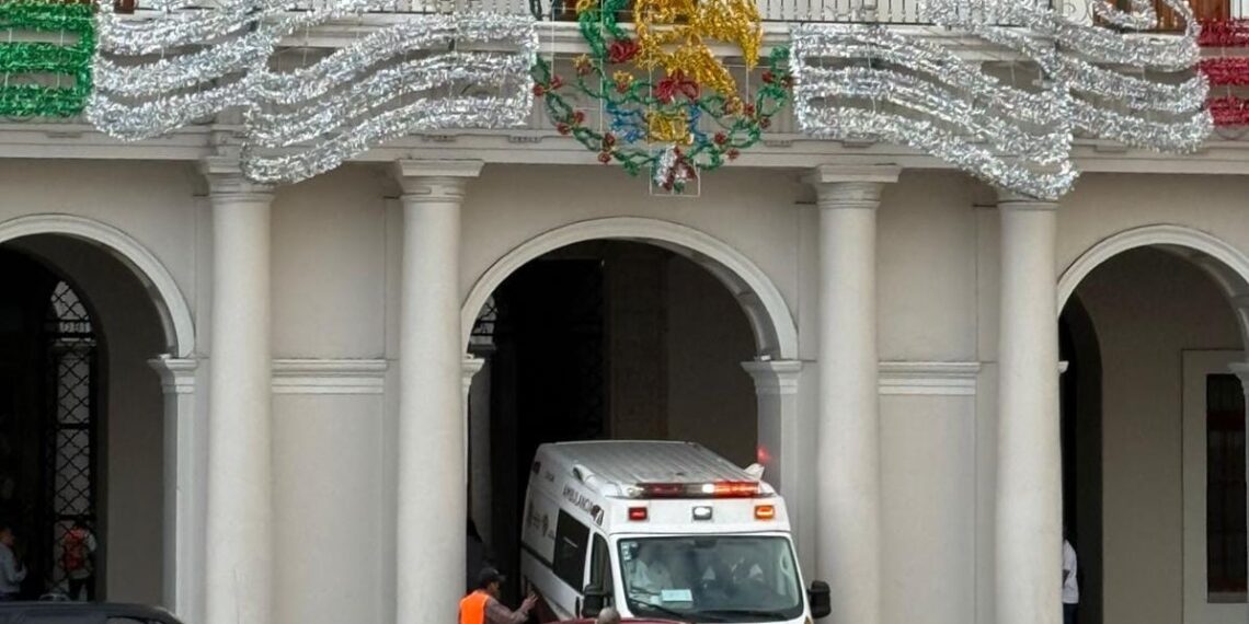 En las remodelaciones de palacio de gobierno, cae trabajador desde una tarima