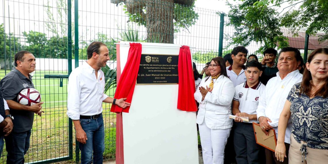Entrega Alcalde Juan Manuel Unánue cancha nueva de fútbol al CBTis 79