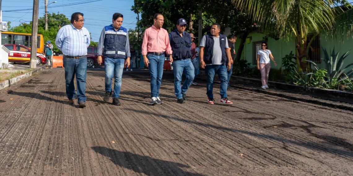 Alcalde JM Unánue continúa mejorando vialidades de Boca del Río; ahora se trabaja en la calle Irene Bourel