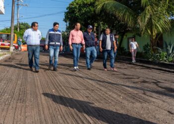 Alcalde JM Unánue continúa mejorando vialidades de Boca del Río; ahora se trabaja en la calle Irene Bourel