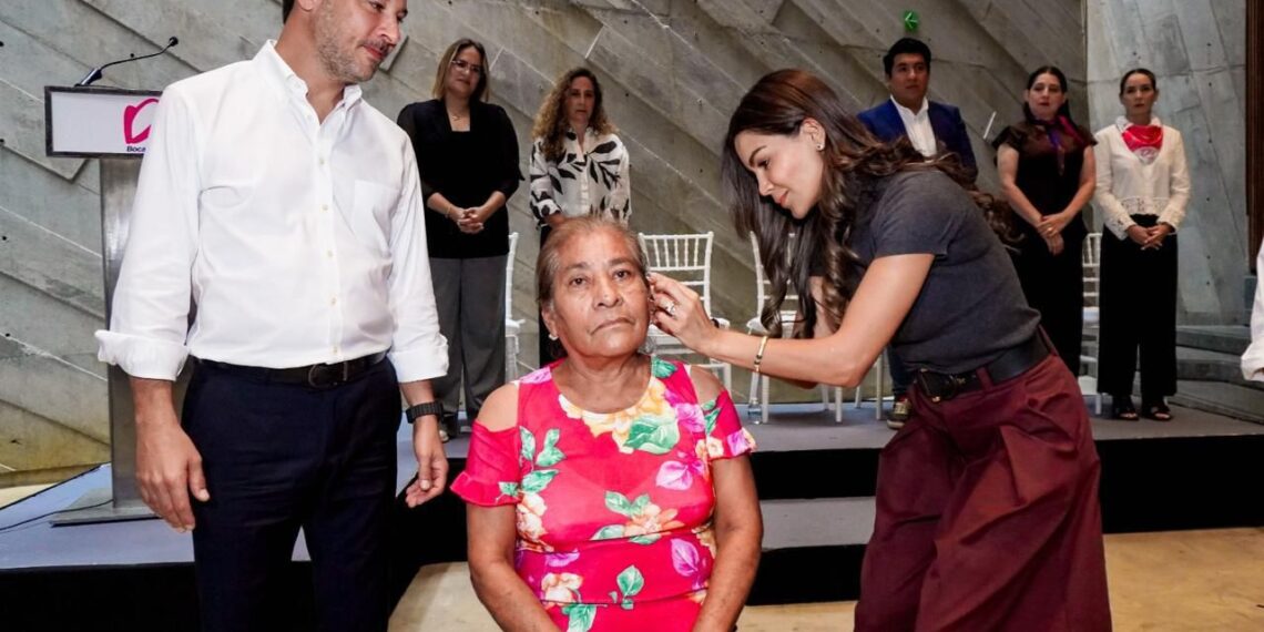 Alcalde JM Unánue entrega aparatos auditivos como parte de la campaña “Volvamos a escuchar”