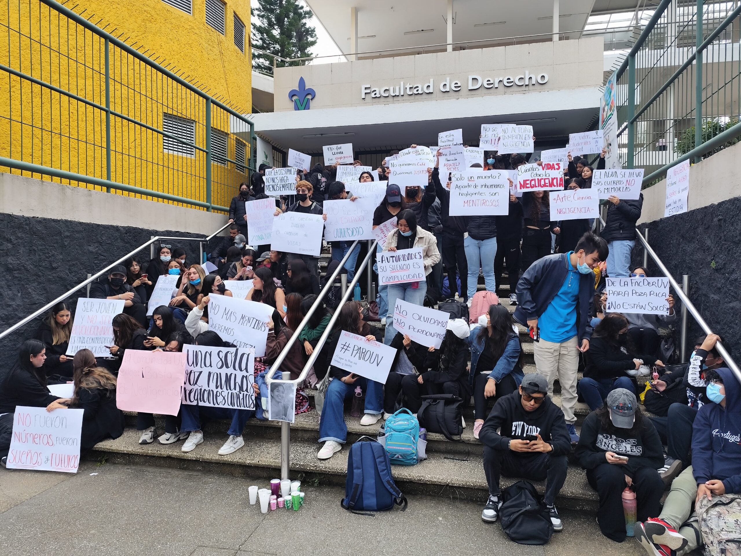 Protestan estudiantes de la UV, aseguran que son muchos los alumnos desaparecidos en la región norte del estado