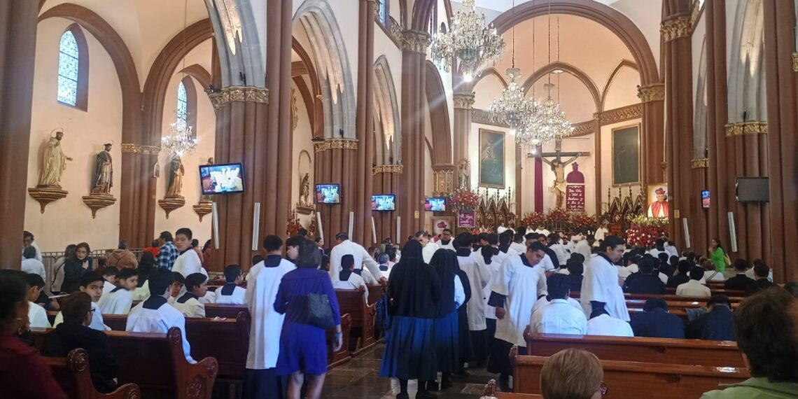 Por San Rafael Guízar, se desborda la fe en la Capital del estado