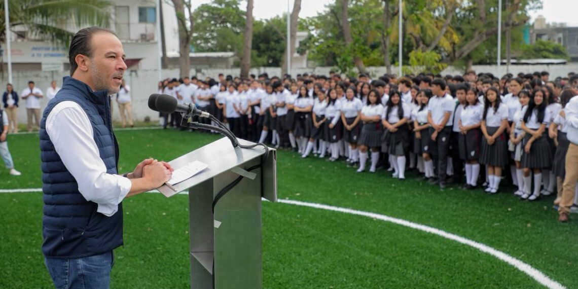 Entrega Alcalde Juan Manuel Unánue dos canchas de fútbol al CBTIS 190