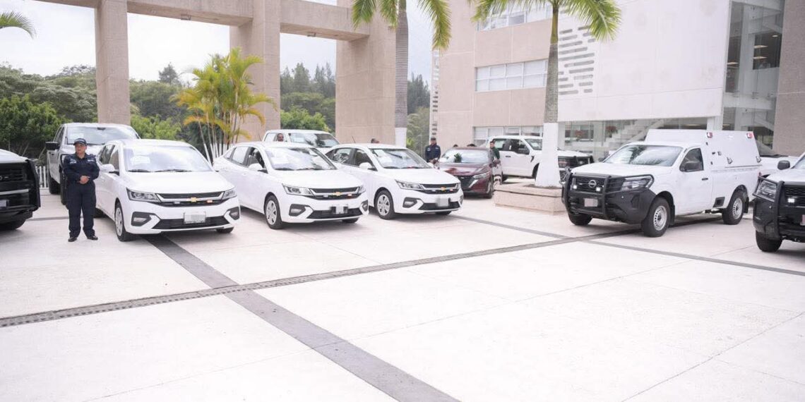 FISCAL GENERAL ENTREGA EQUIPAMIENTO TÁCTICO Y VEHÍCULOS PARA ÁREAS OPERATIVAS