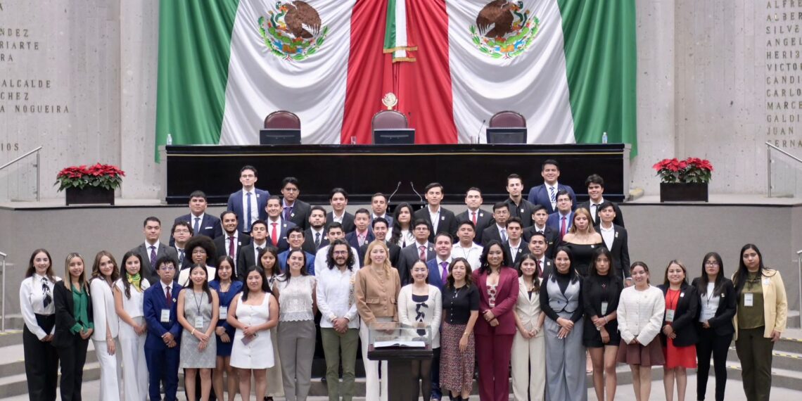 Amplia participación y propuestas sólidas en el XX Parlamento de la Juventud