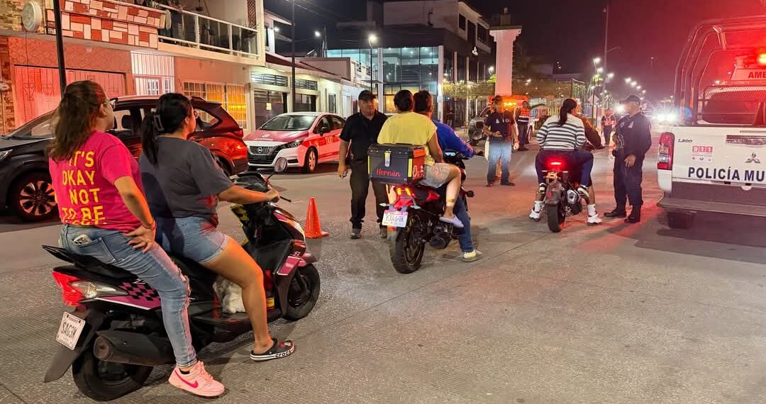 Gobierno Municipal de Alvarado realiza operativo preventivo para motociclistas.