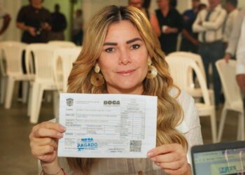 Alcaldesa Maryjose Gamboa pone el ejemplo y cumple con el pago del impuesto predial