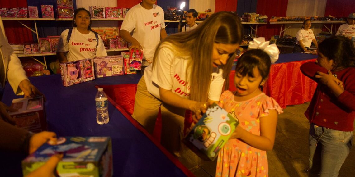 Entre risas, juegos y sorpresas se celebró en San Andrés Tuxtla el “Día de Reyes”