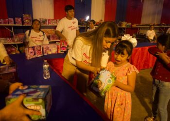 Entre risas, juegos y sorpresas se celebró en San Andrés Tuxtla el “Día de Reyes”