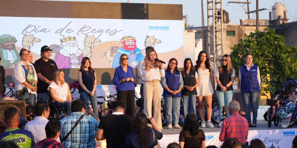 Festeja Maryjose Gamboa el Día de Reyes a la niñez boqueña