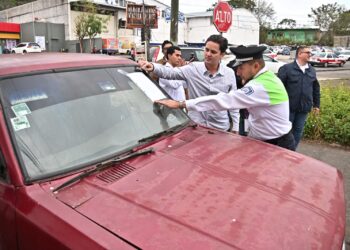 Notifica Gobierno Municipal y Tránsito del Estado a dueños de “autos maceta” 