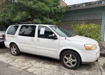 Retiro de “autos maceta” libera banquetas, mejora la movilidad y refuerza el orden en la ciudad, destaca Alcaldesa Maryjose Gamboa