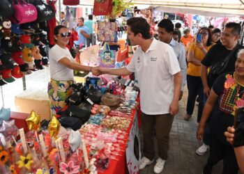 Inaugura Ayuntamiento de San Andrés Tuxtla “Callejoneada del Amor y la Amistad” 