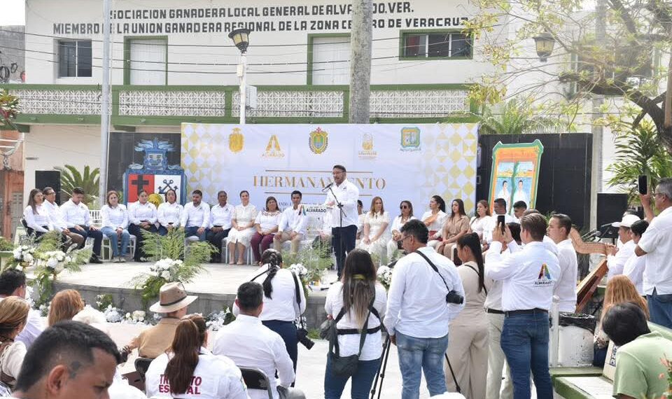 HISTÓRICO HERMANAMIENTO ENTRE ALVARADO Y TLACOTALPAN