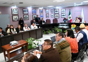 Atiende Esteban Bautista a maestros indígenas de las Altas Montañas