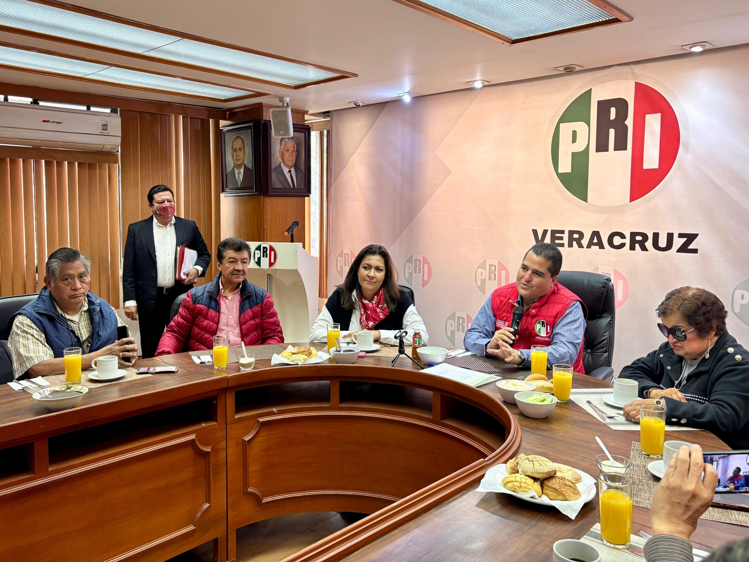 PRI propone una reducción real de la jornada laboral y rechaza simulaciones