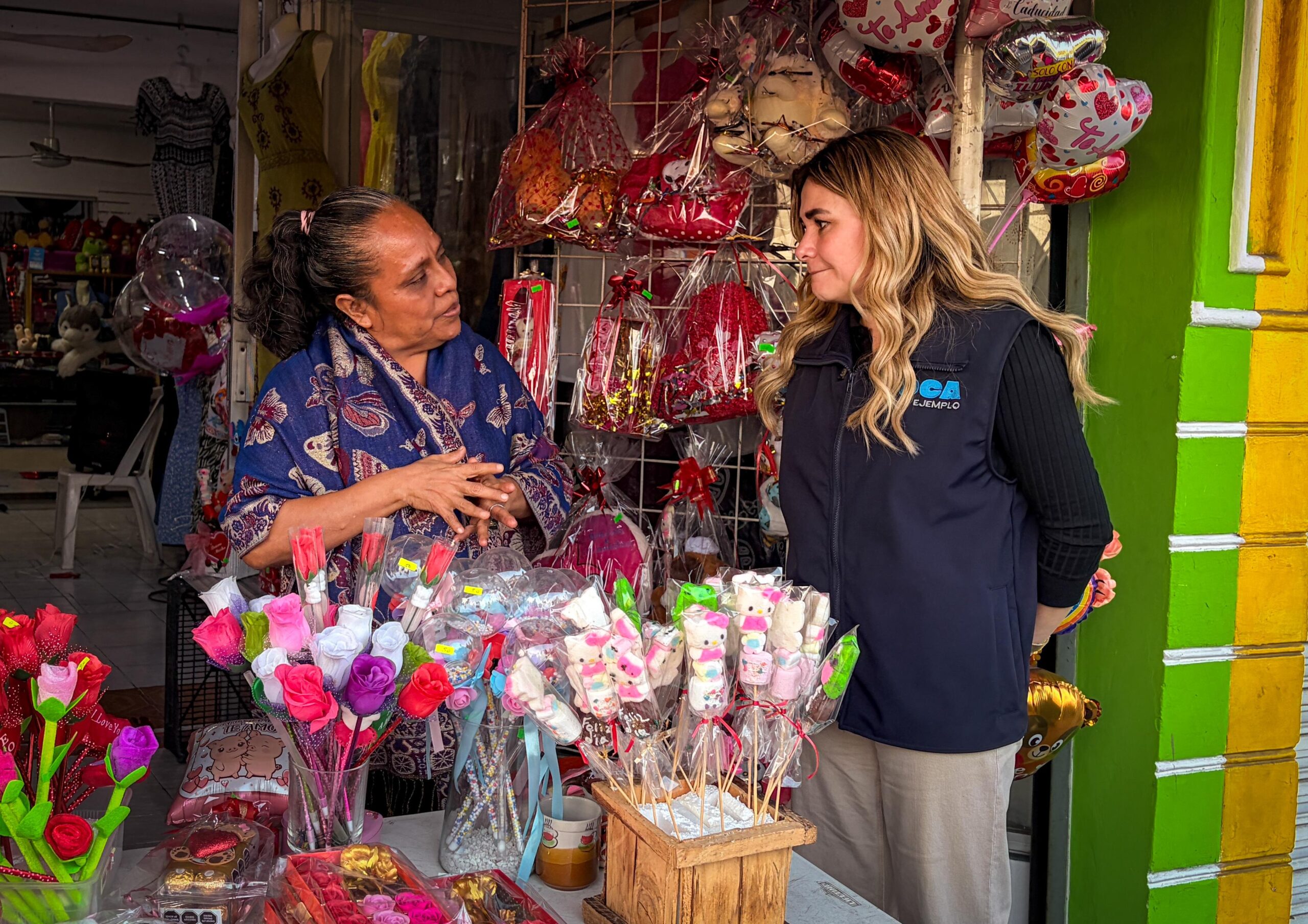 Alcaldesa Maryjose Gamboa realiza recorrido de ordenamiento comercial en la calzada Lázaro Cárdenas