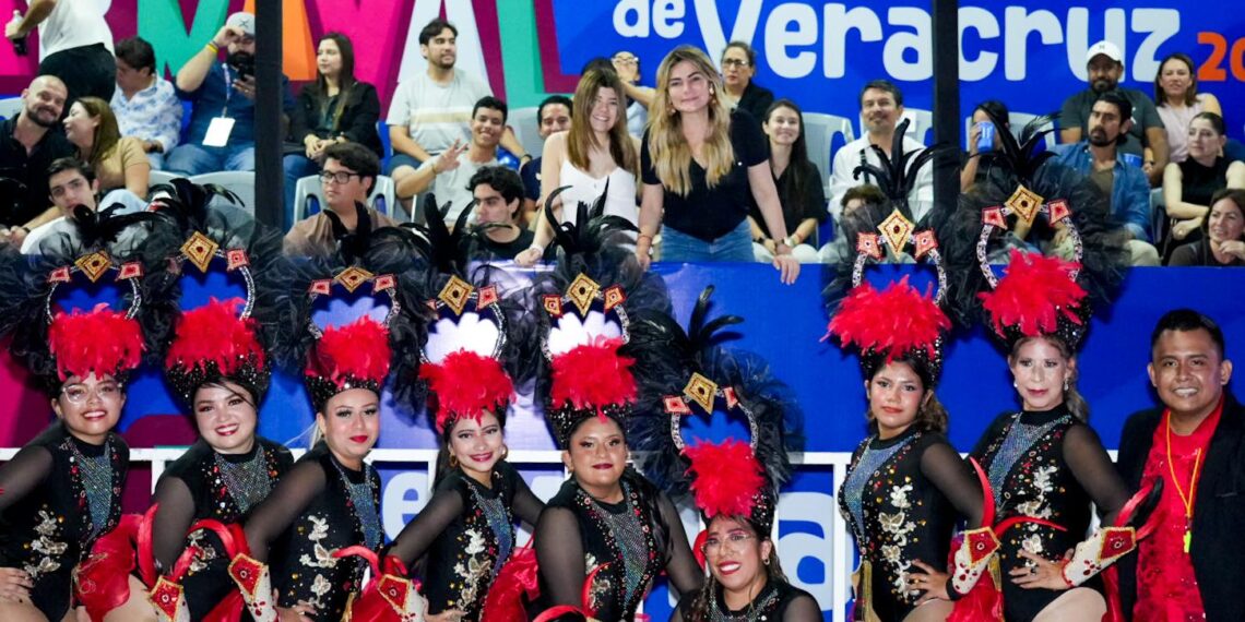 Alcaldesa Maryjose Gamboa disfrutó del primer desfile del Carnaval 2026