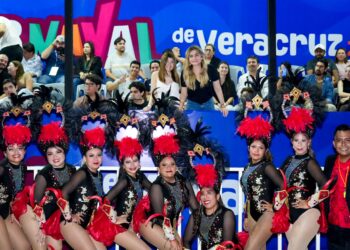 Alcaldesa Maryjose Gamboa disfrutó del primer desfile del Carnaval 2026
