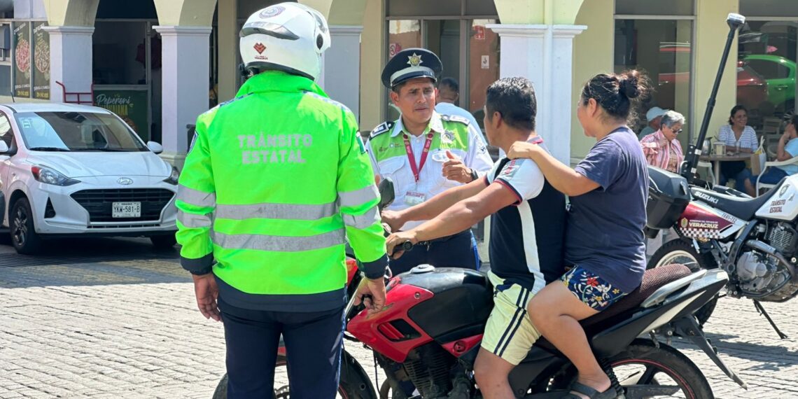 Aplica Ayuntamiento de San Andrés Tuxtla operativo “Casco Seguro” para motociclistas