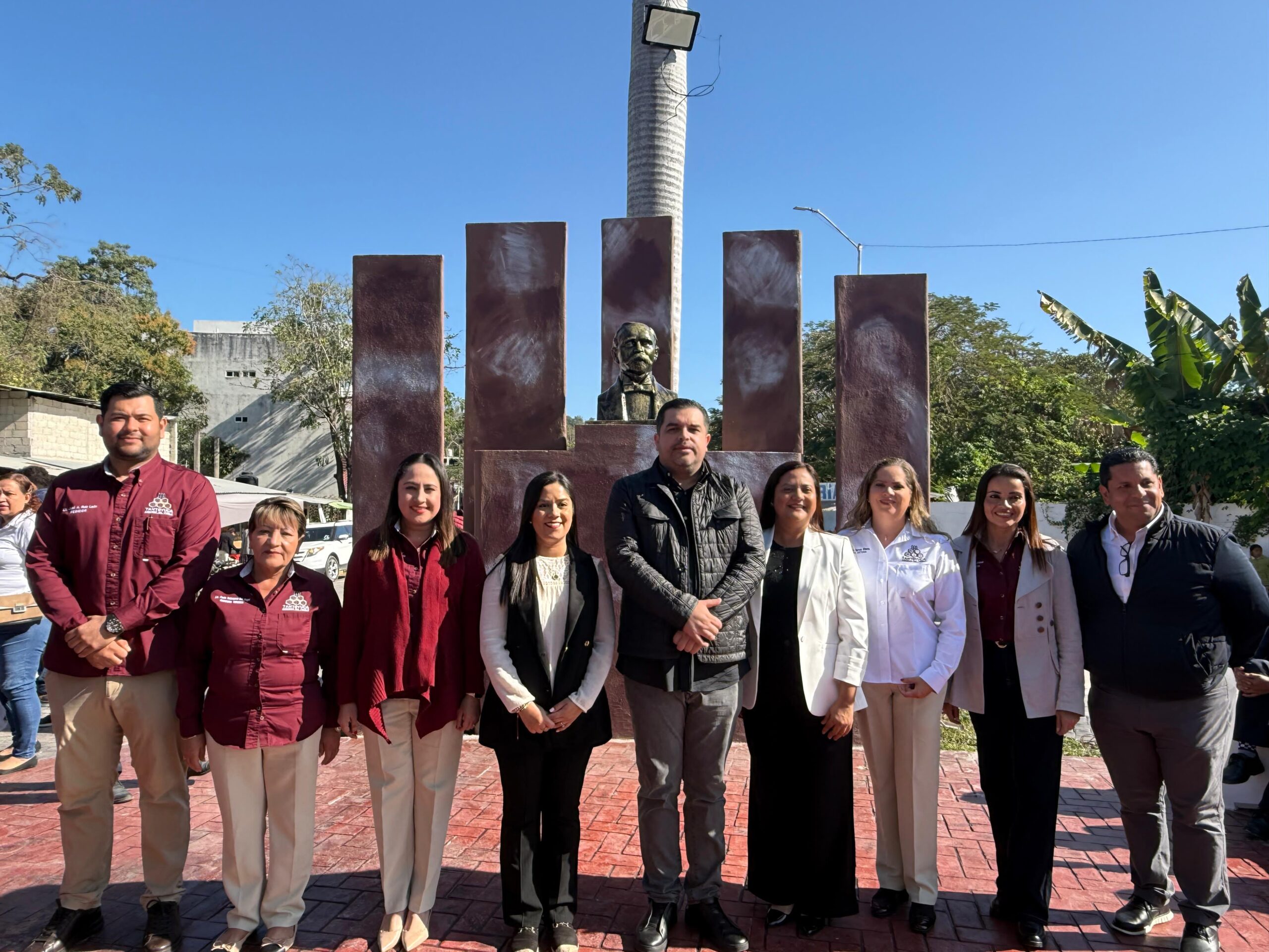 Encabeza alcalde Roberto San Román acto cívico por el Día de la Bandera e inaugura remodelación de la Glorieta Francisco I. Madero