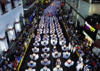 En San Andrés Tuxtla, se presentó el Gran Monumental de “La Bruja” y “La Bamba” 