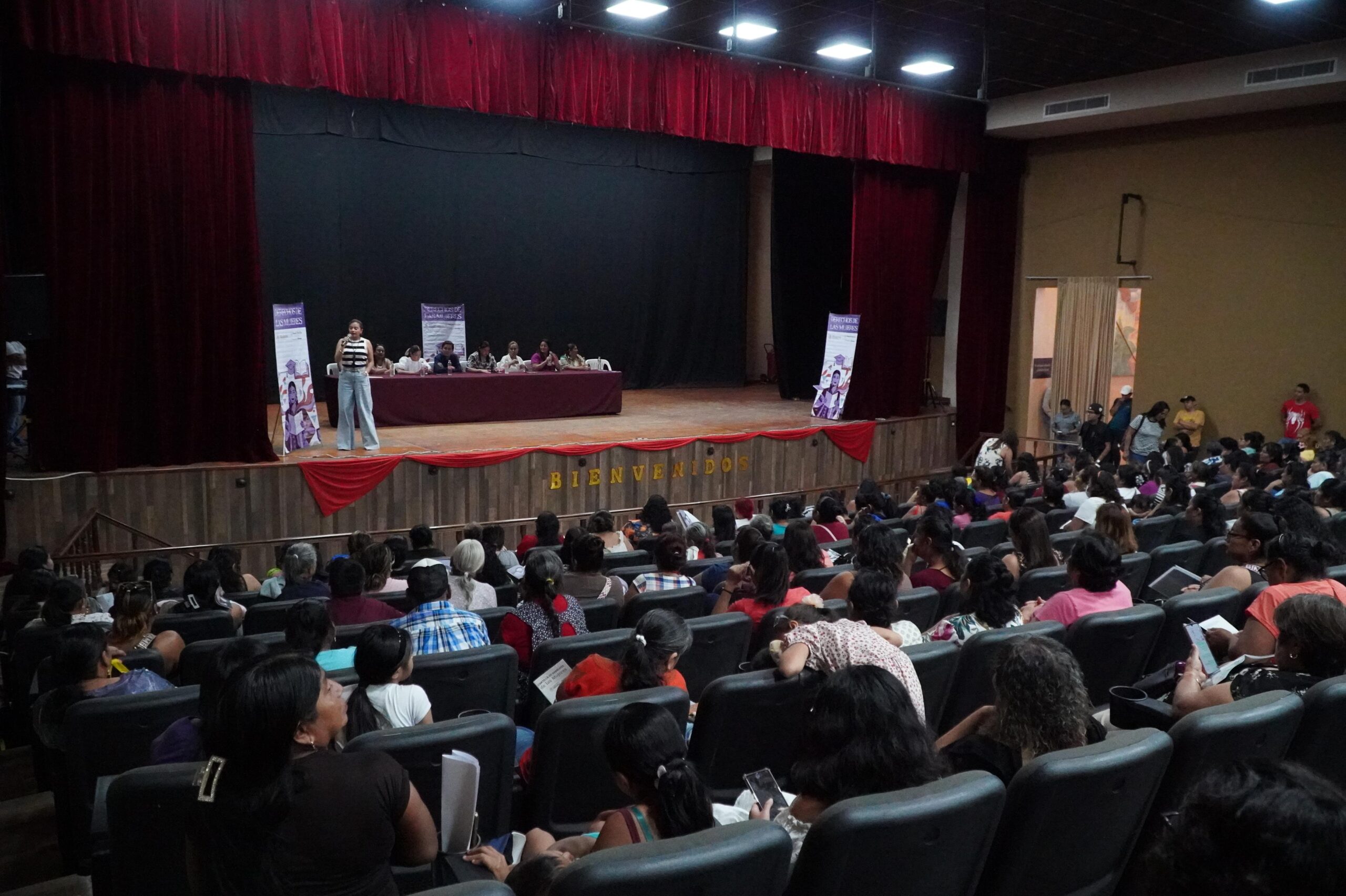 Presentan Cartilla de los Derechos de las Mujeres en San Andrés Tuxtla 