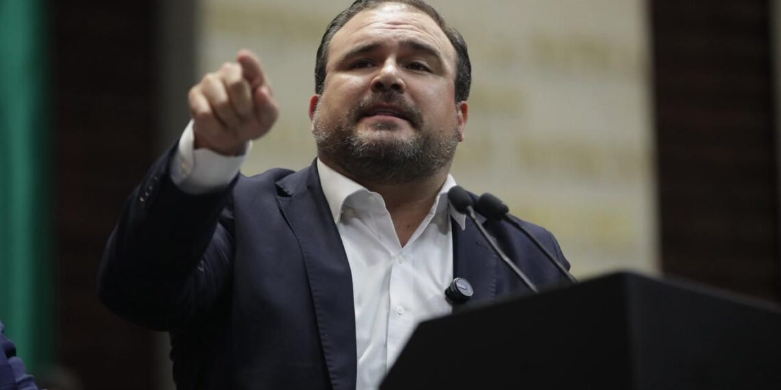 Diputado Adrián González respalda a trabajadores despedidos de Calera de Tenextepec, en la región de Perote