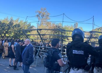 Confirma rector de la Universidad Veracruzana, 16 estudiantes hospitalizados por colapso de una tarima en la facultad de Derecho