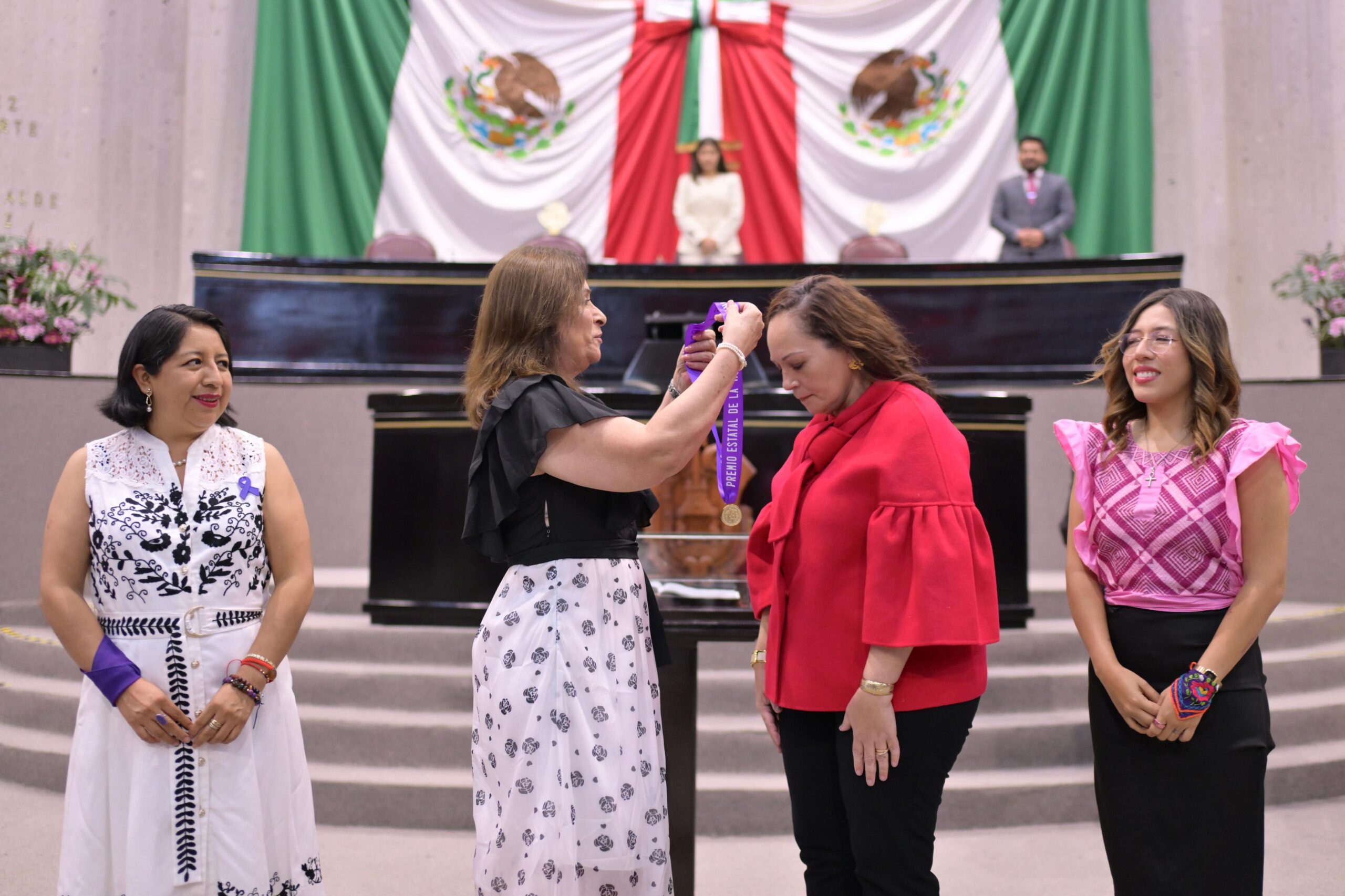 Entrega Congreso de Veracruz a Ana María Autrán el Premio Estatal a la Mujer 2026