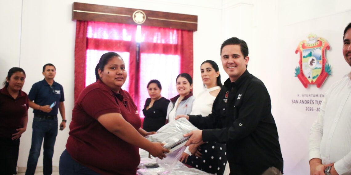 Ayuntamiento de San Andrés Tuxtla a favor de la educación de todas y todos 