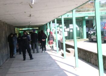 Alumnas toman la preparatoria Joaquín Ramírez Cabañas de Coatepec, acusan a maestro de acoso sexual