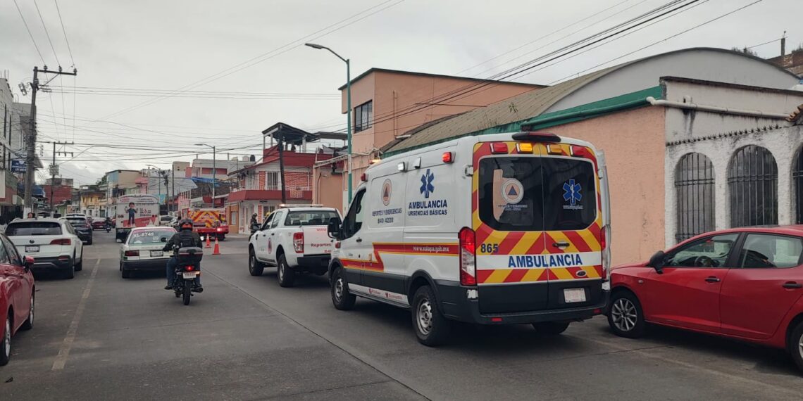 En Xalapa, se registró fuga de amoniaco, tres planteles educativos fueron desalojados