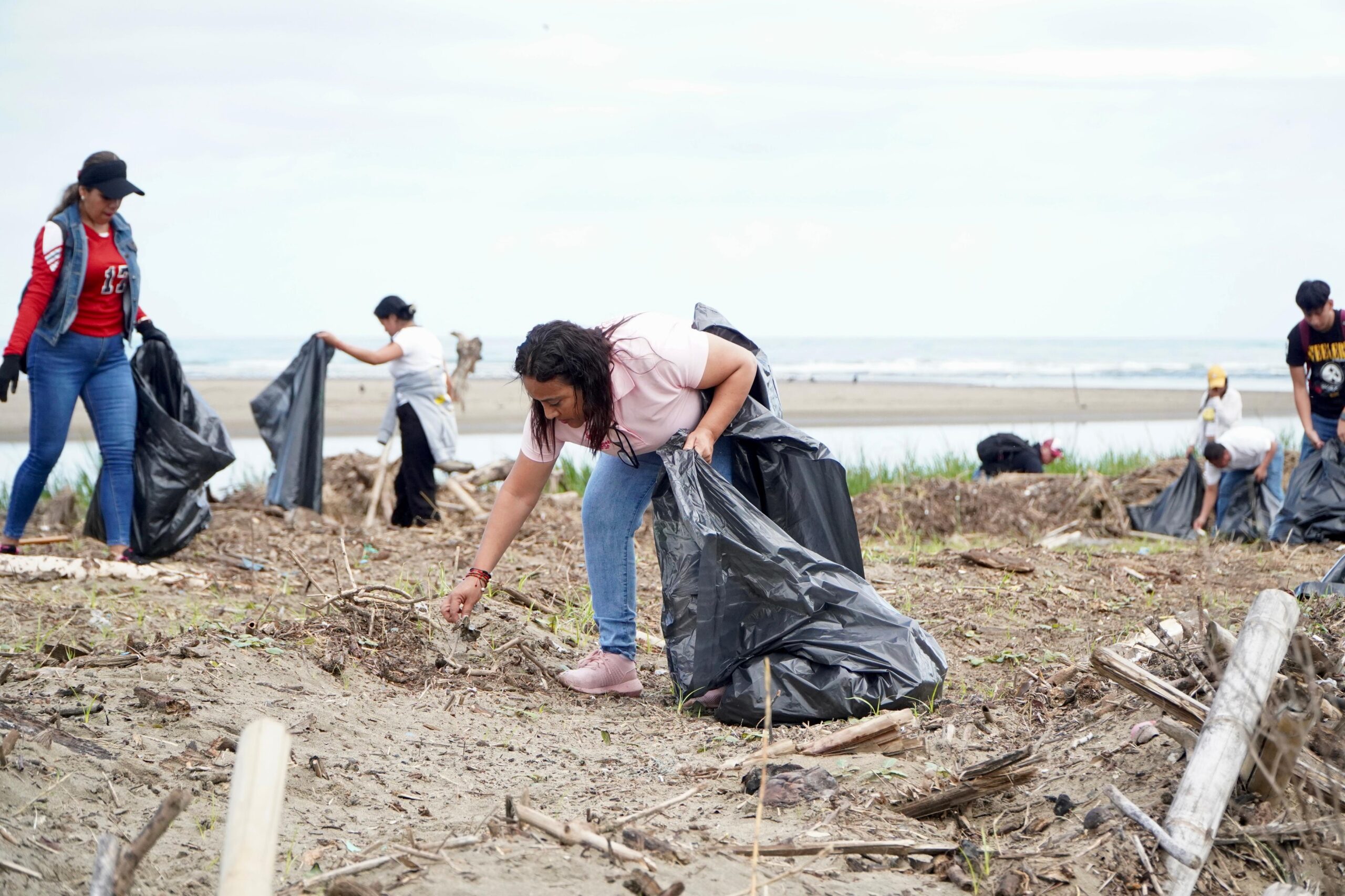Realiza San Andrés Tuxtla Limpieza de Playas 2026 