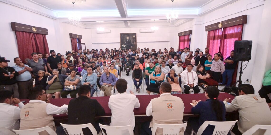 Ayuntamiento de San Andrés Tuxtla en permanente comunicación con comercio del mercado 5 de febrero 