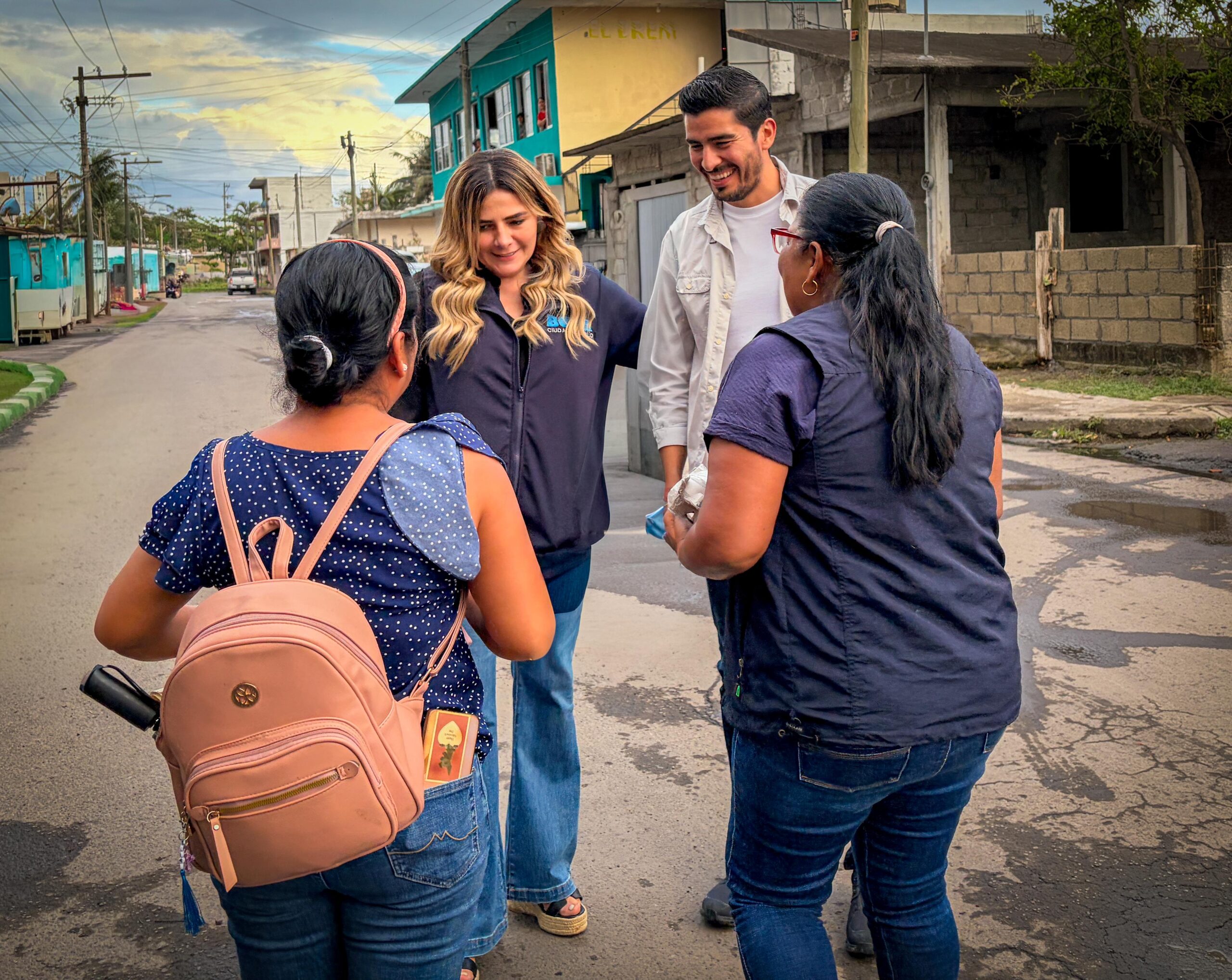 Alcaldesa Maryjose Gamboa entrega apoyos a familias afectadas por paso del frente frío 41