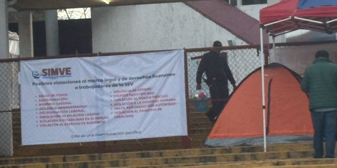 La SEV sigue tomada, lider del SIMVE reta a las autoridades educativas: “No le temo a nada”.