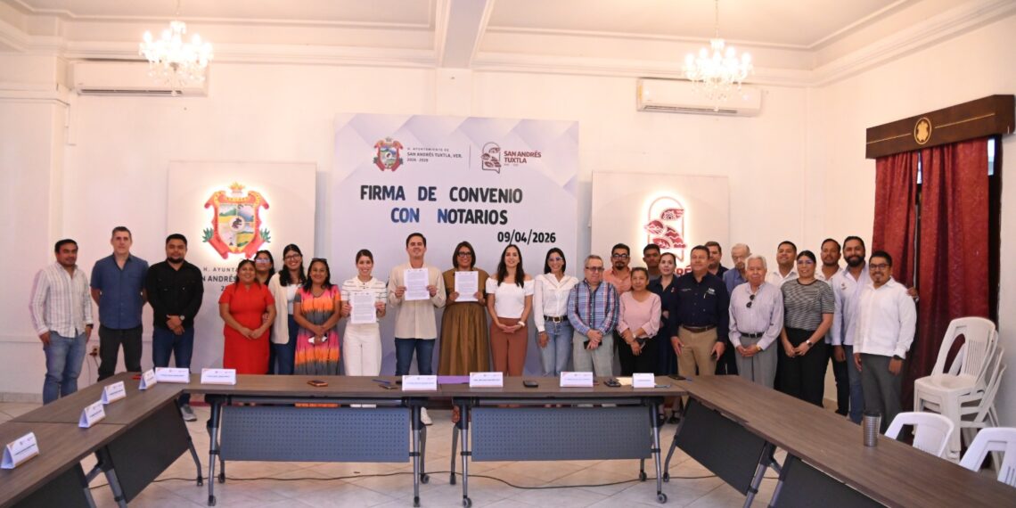Firman Ayuntamiento de San Andrés Tuxtla y Colegio de Notarios convenio de colaboración para dar certeza jurídica a las familias 