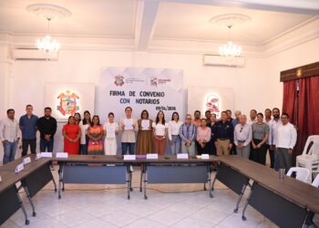 Firman Ayuntamiento de San Andrés Tuxtla y Colegio de Notarios convenio de colaboración para dar certeza jurídica a las familias