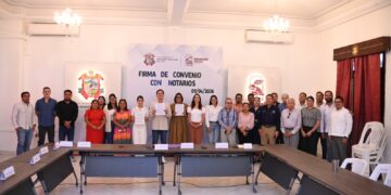 Firman Ayuntamiento de San Andrés Tuxtla y Colegio de Notarios convenio de colaboración para dar certeza jurídica a las familias 