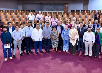 Atiende diputado Esteban Bautista a representantes sindicales