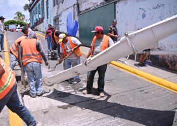Arranca Rafa Fararoni bacheo urbano en San Andrés Tuxtla