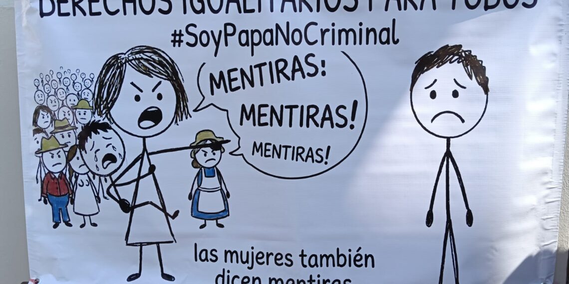“Las mujeres también dicen mentiras”, hombres protestan en Xalapa por leyes “igualitarias” y denuncian obstáculos para convivir con sus hijos