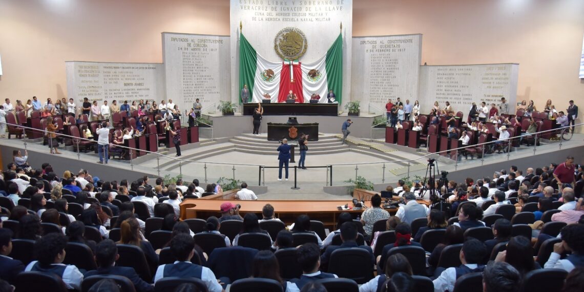 Autoriza Congreso al Poder Ejecutivo la enajenación de aeronaves