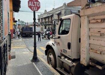 En Xico, con bloqueos viales transportistas de la CATEM intentan presionar al Ayuntamiento